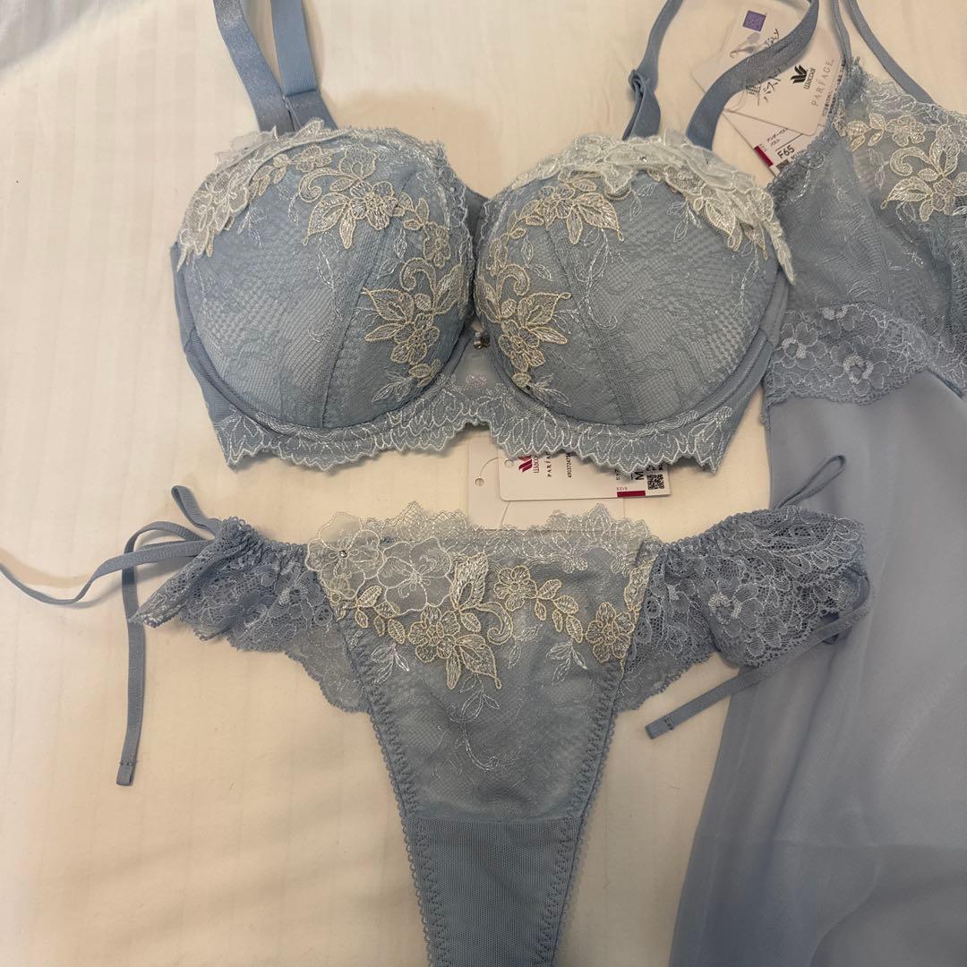 c*a様 お値下げ中F65ワコール パルファージュ ブラ&ショーツ