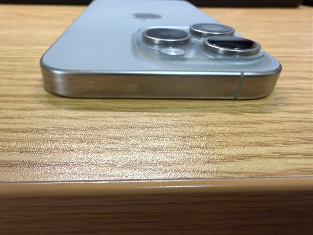 Apple iPhone 15Pro ナチュラルチタニウム本体 256GB