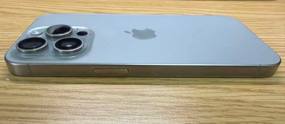 Apple iPhone 15Pro ナチュラルチタニウム本体 256GB