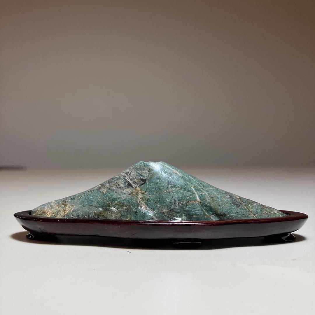 山型水石 緑色 木製台座付き - メルカリ