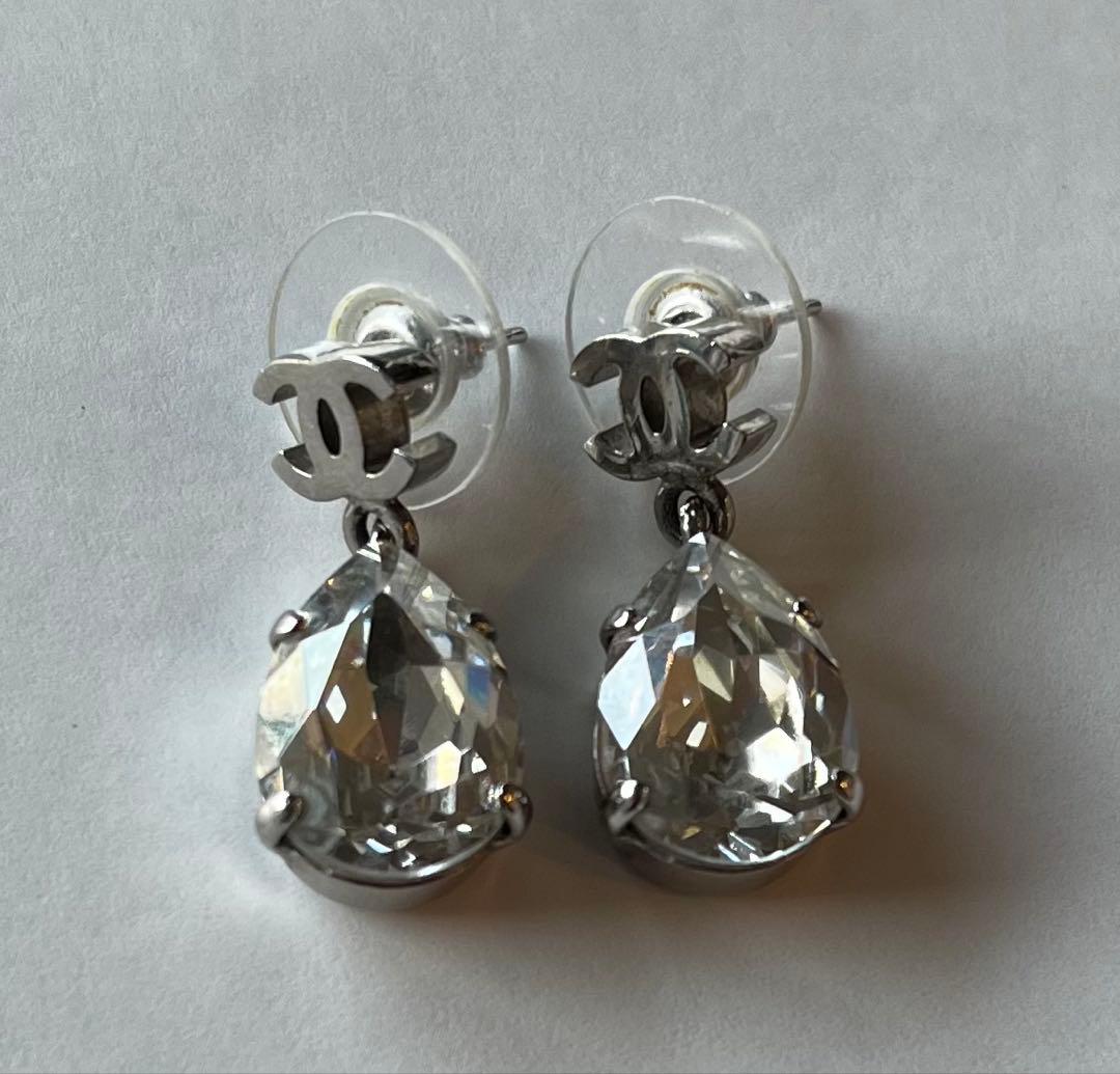 CHANEL クリスタルドロップピアス - メルカリ