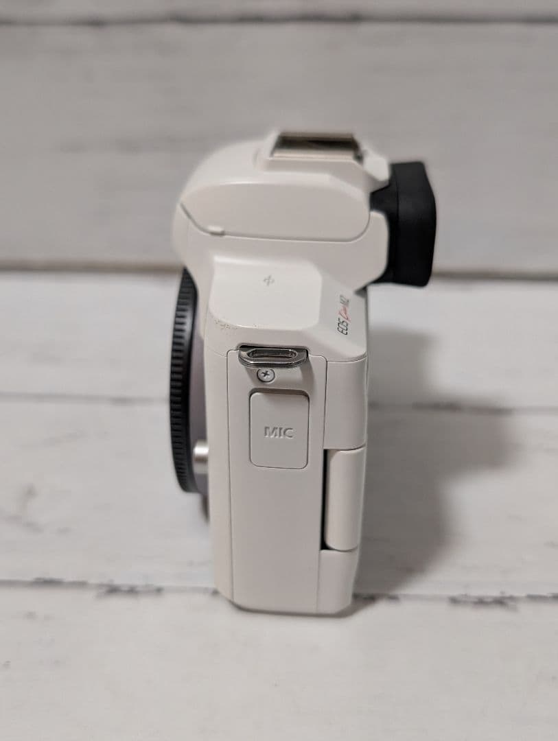 【美品】Canon EOS Kiss m2 ミラーレスカメラ ダブルレンズキット