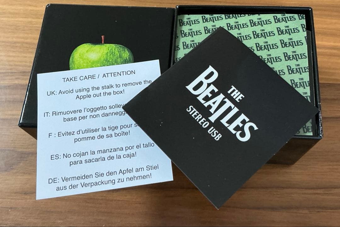 ザ・ビートルズBOX(限定生産品)(USBメモリ) - メルカリ