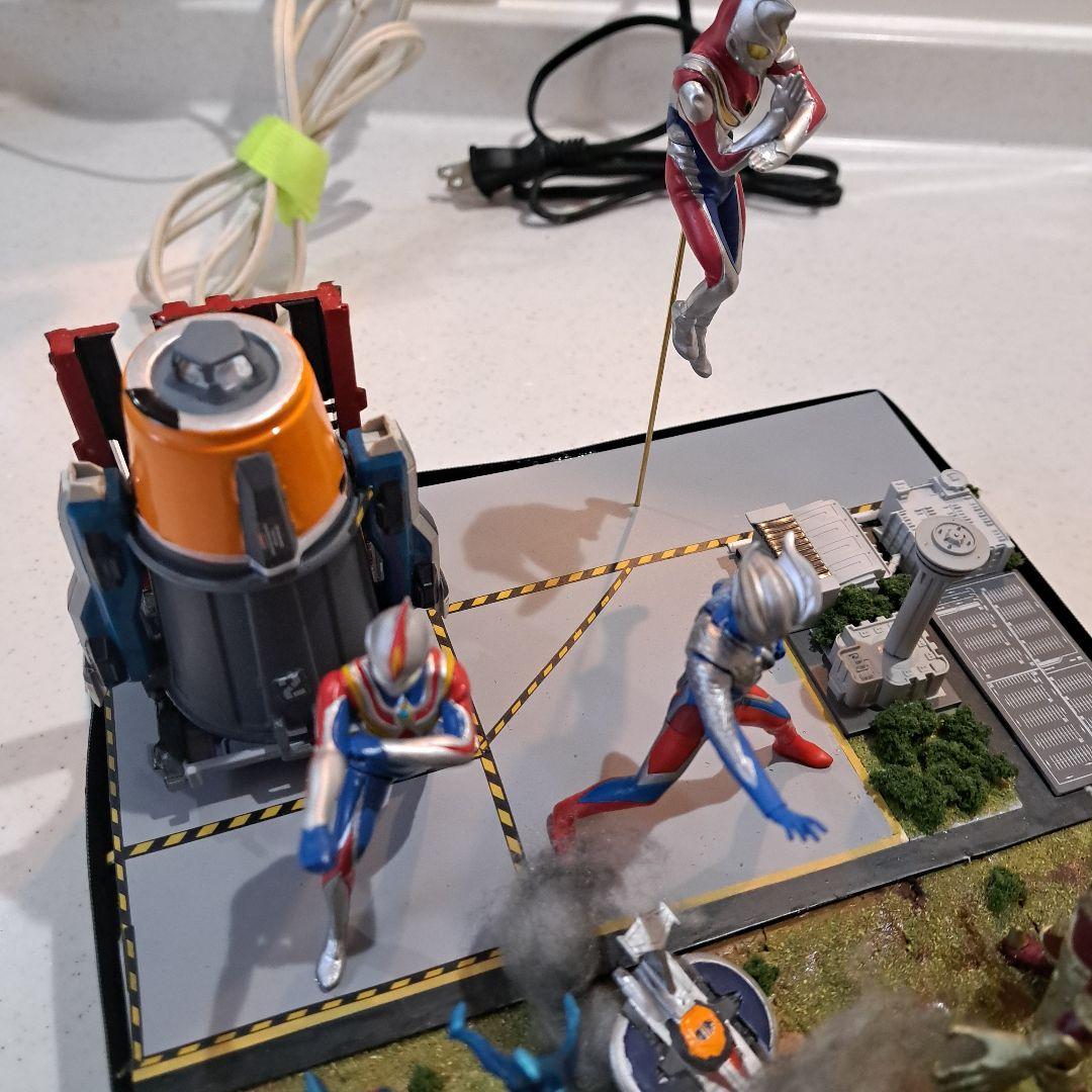 ジオラマ ウルトラマン コスモス・ゼロ・ダイナ - メルカリ