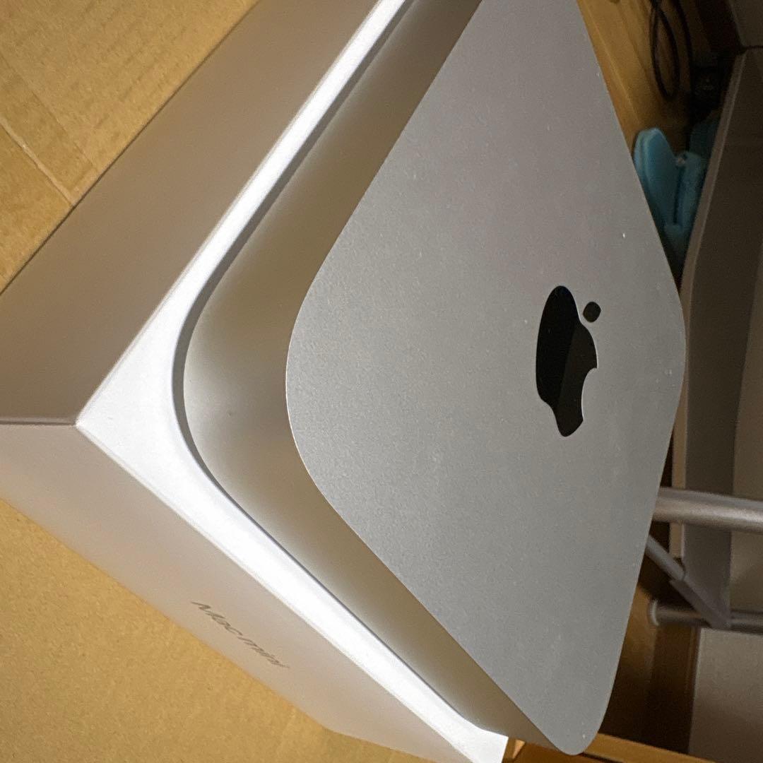 【美品！】Mac mini (M2, 8GB, 256GB SSD)