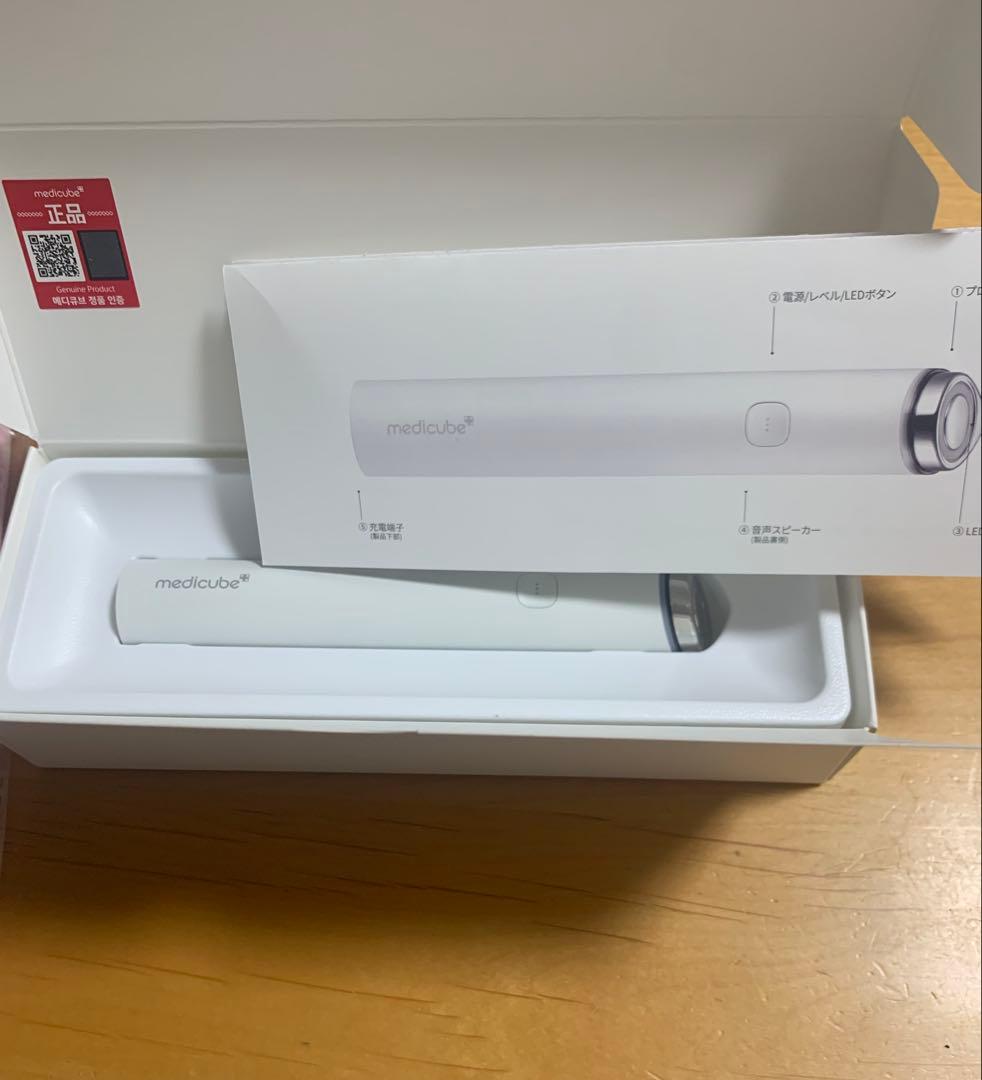 公式正規品 メディキューブ ブースタープロ ミニ 美顔器　ホワイト 専用ポーチ付