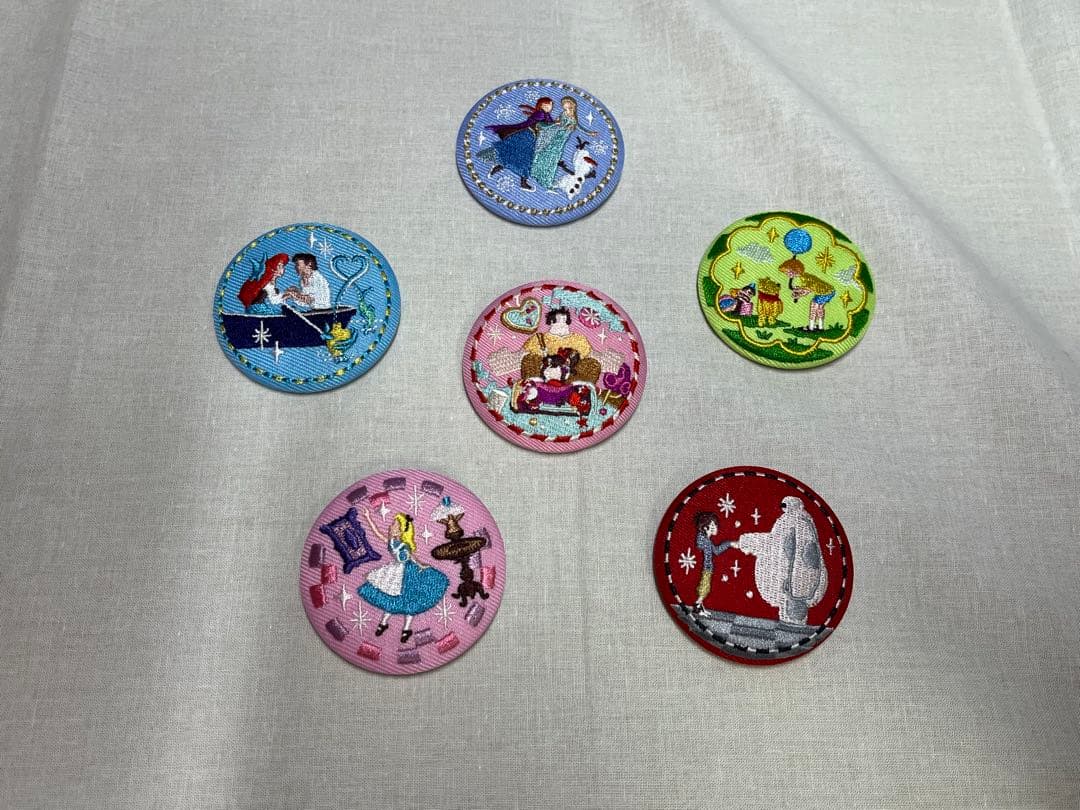 ディズニー刺繍缶バッジまとめ売り - メルカリ