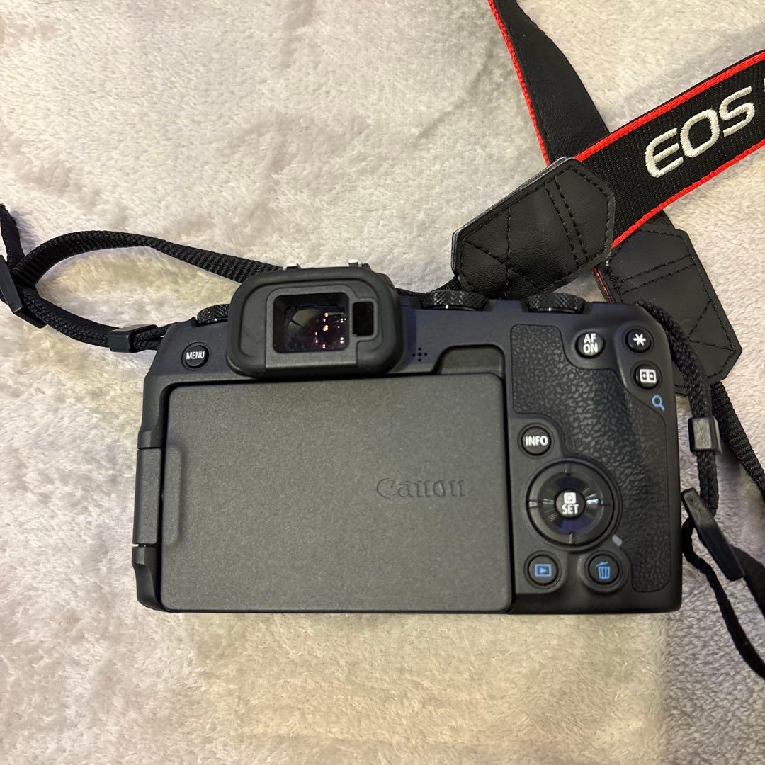 Canon EOS RP ミラーレス一眼 カメラ、充電器(バック付