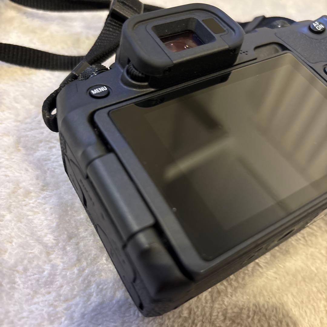 Canon EOS RP ミラーレス一眼 カメラ、充電器(バック付