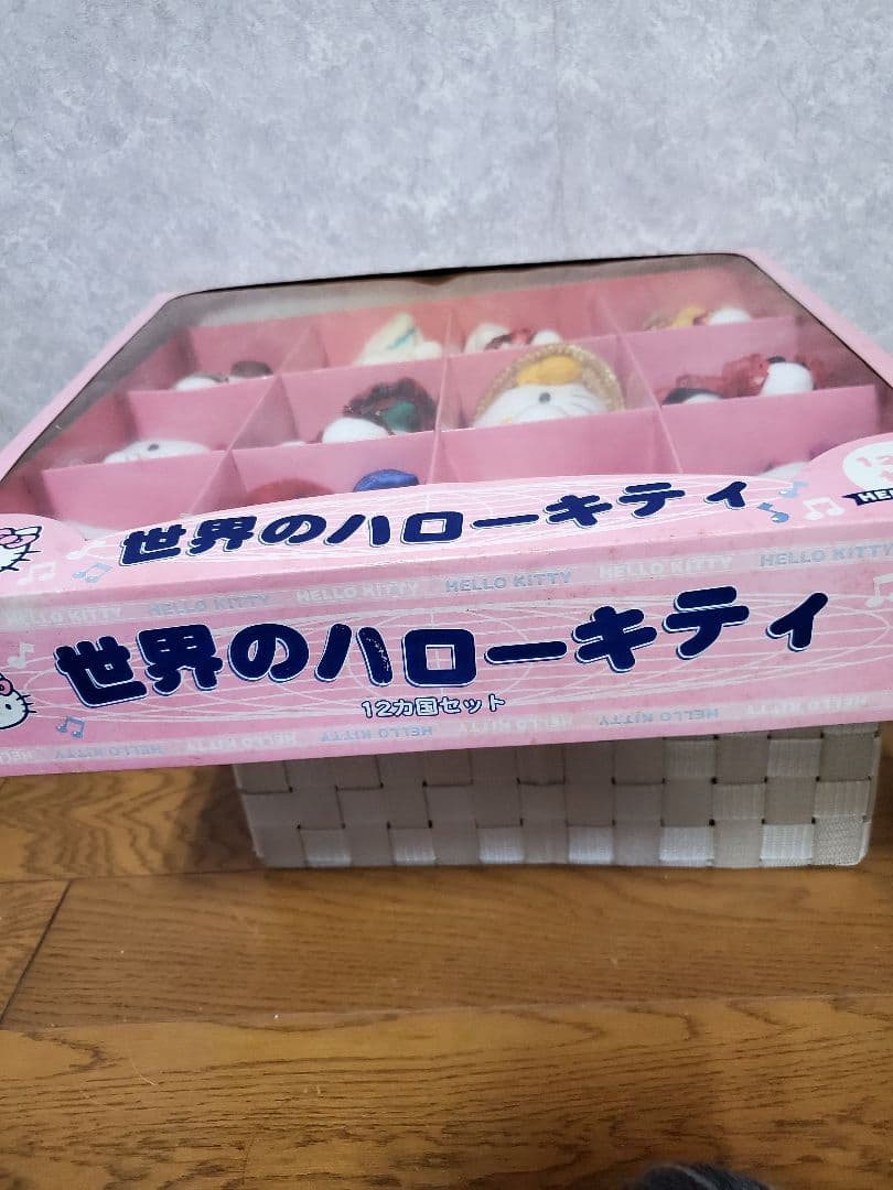 世界のハローキティ12ヵ国 - メルカリ