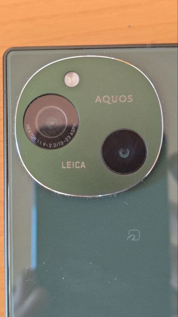 AQUOS R9 本体 + Ailitluoケース付き