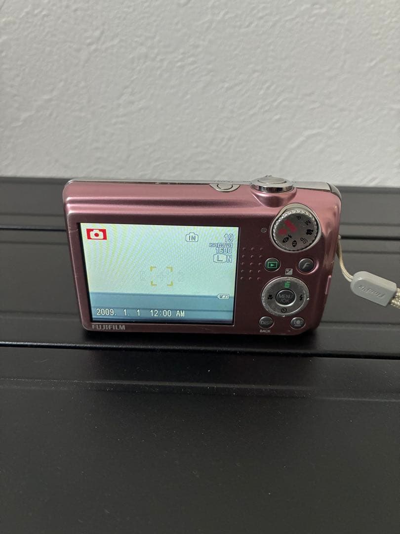美品　FUJIFILM FinePix F70EXR ピンク＃A289