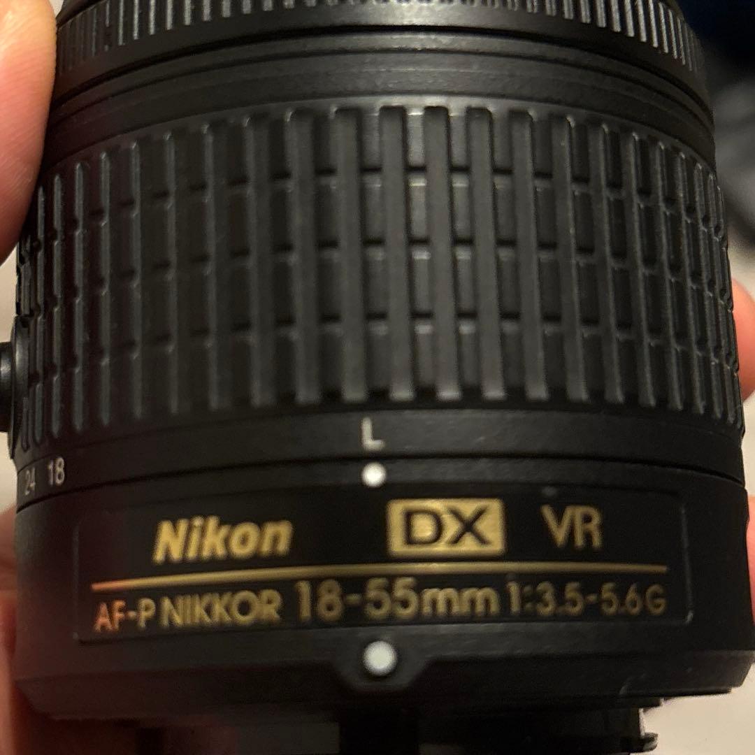 Nikon d5600デジタル一眼レフカメラ 本体とバッテリー充電器