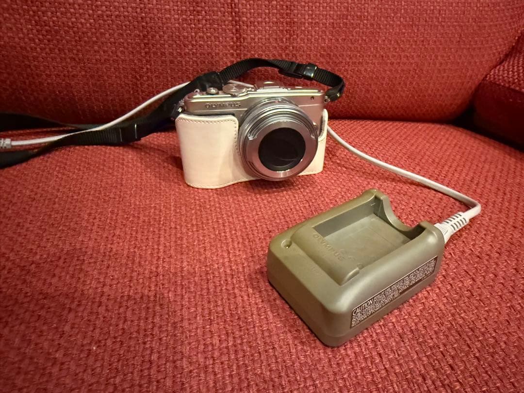 ミラーレス一眼OLYMPUS PEN Lite E-PL6