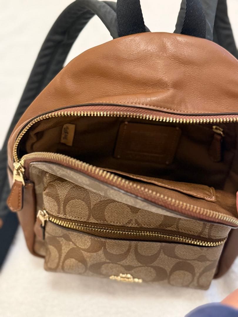 COACH ロゴプリント ブラウンレザーリュックの通販はau PAY マーケット