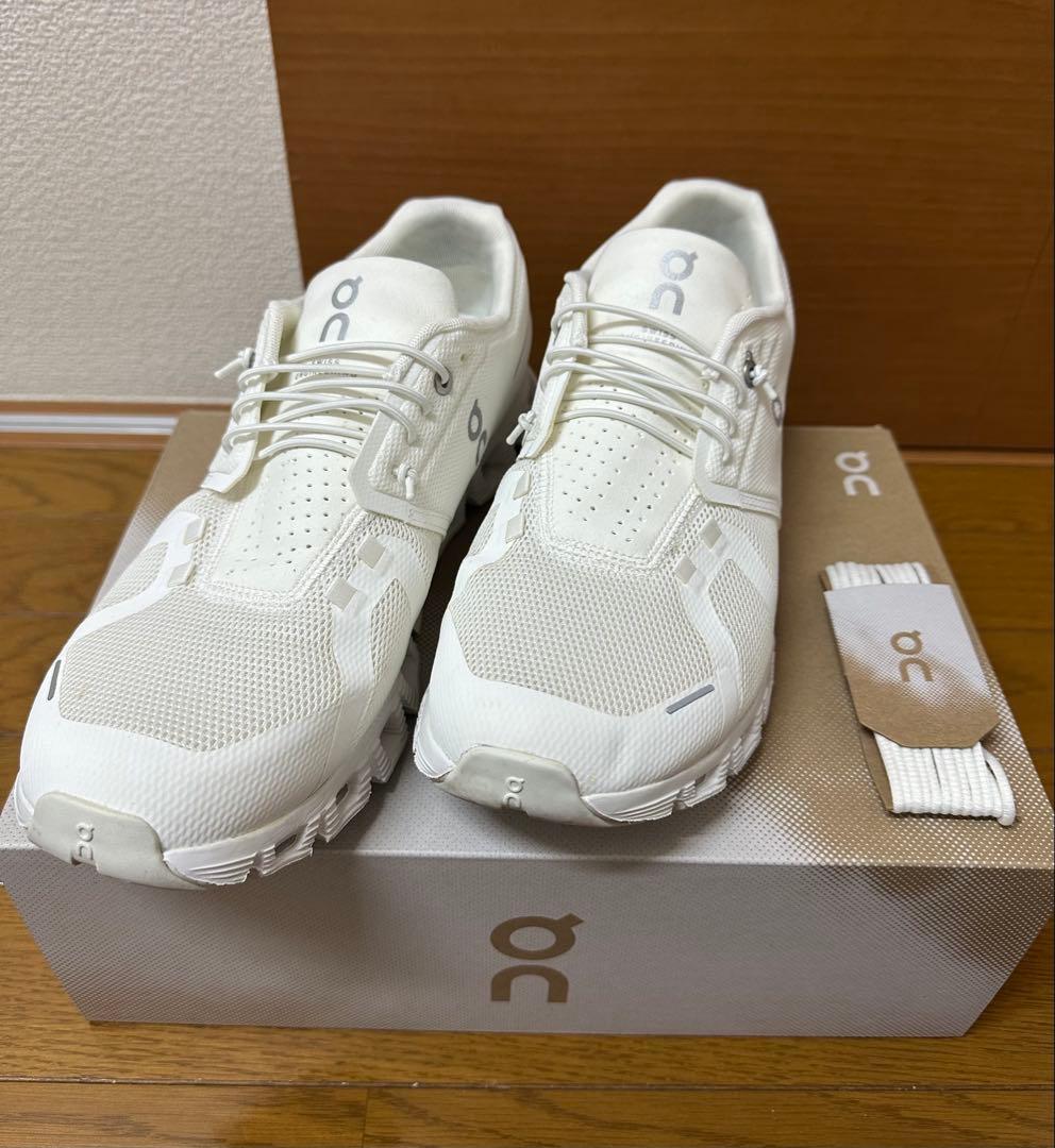 On Cloud5 ホワイトスニーカー Amazon.co.jp: On メンズ Cloud 5 スニーカー, グレイシャーホワイト
