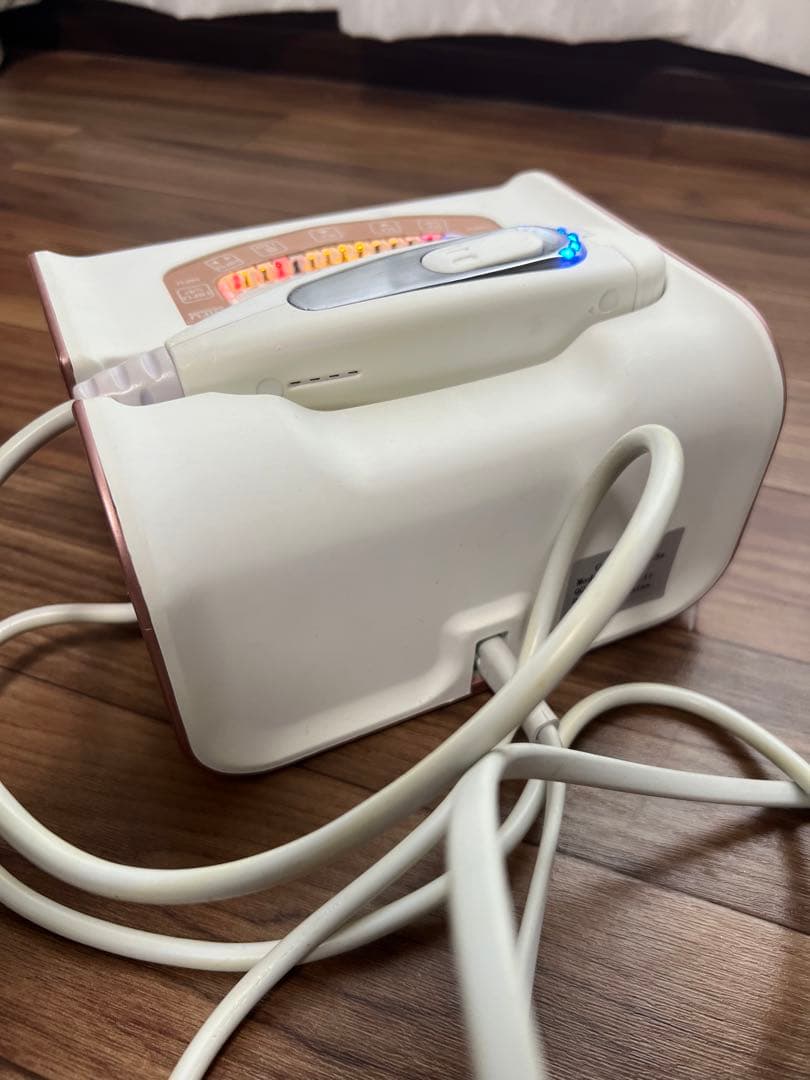 HIFU ＜ハイフ＞美顔器■目元用カートリッジ付