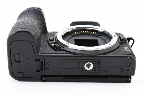 【美品】ニコン Nikon Z50 ミラーレスカメラ《ショット数9790回》