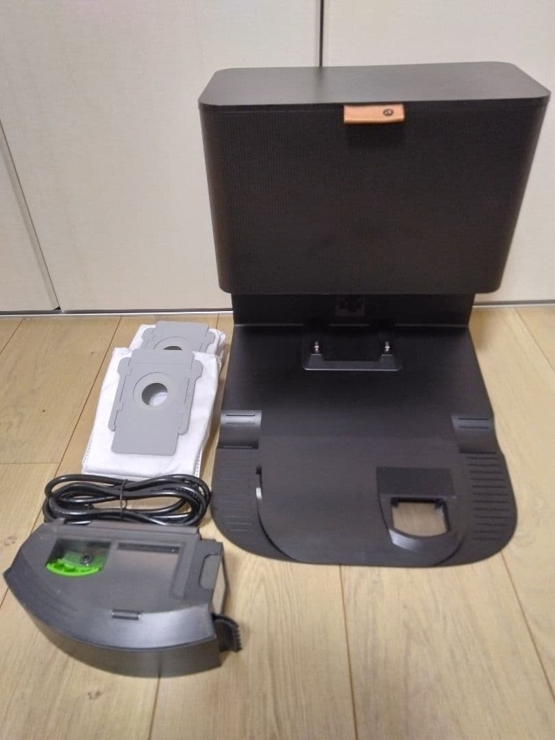 【使用半年】ルンバij用クリーンベース&専用ダストボックス、新品紙パックセット アイロボット ルンバ 自動ごみ収集機 クリーンベース 交換紙パック 8枚