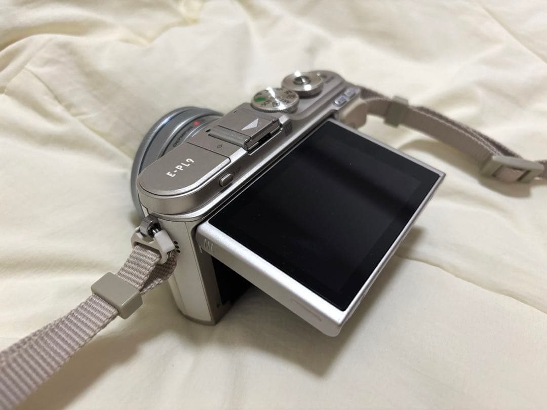 OLYMPUS ミラーレス一眼 PEN E-PL9 ダブルズームキット