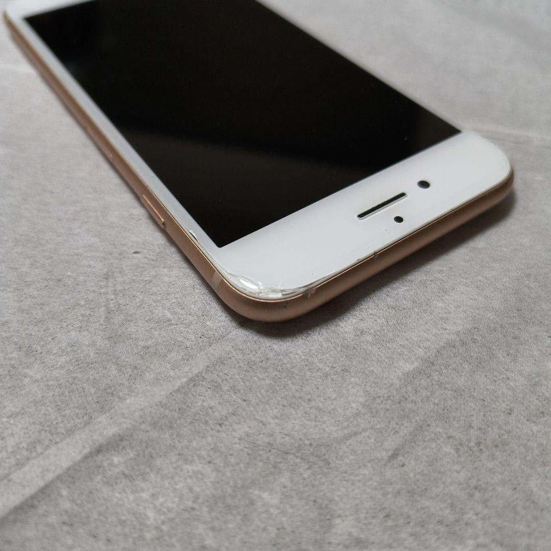 傷、画面右上角割れ有り。】Apple iPhone 8 64GB ゴールド