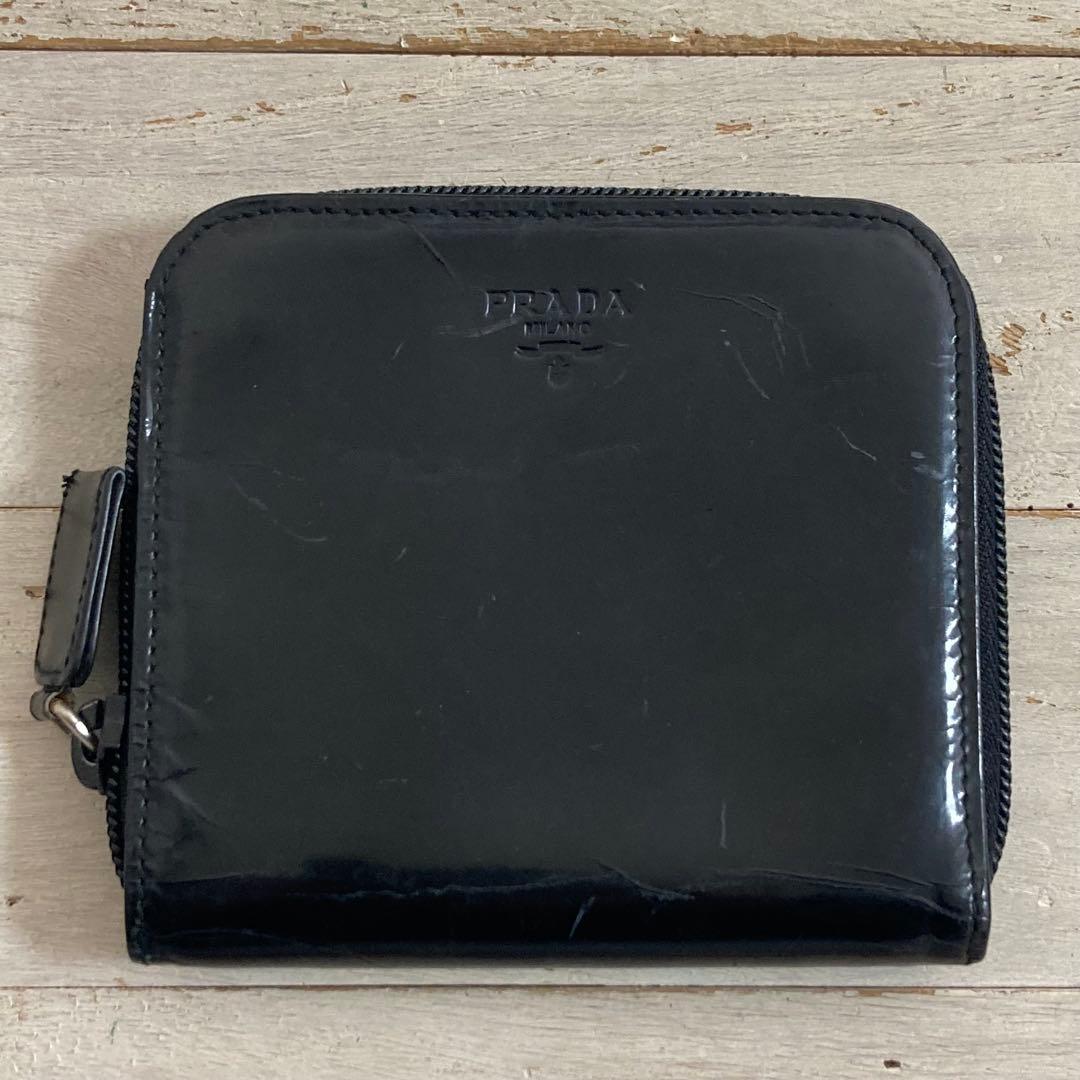 PRADA プラダ 折り財布 エナメル ラウンドジップ 型押しロゴ ブラック img57820722.jpg