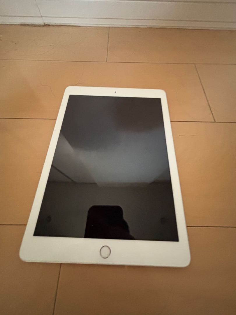 Apple iPad (第6世代) シルバー 32GB 本体