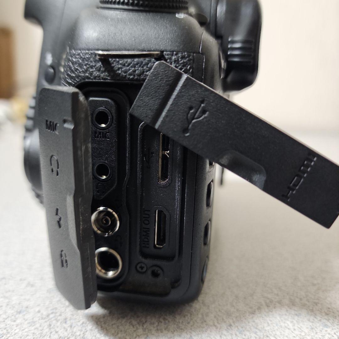 Canon EOS 7D Mark II 本体(おまけ:バッテリーグリップ)