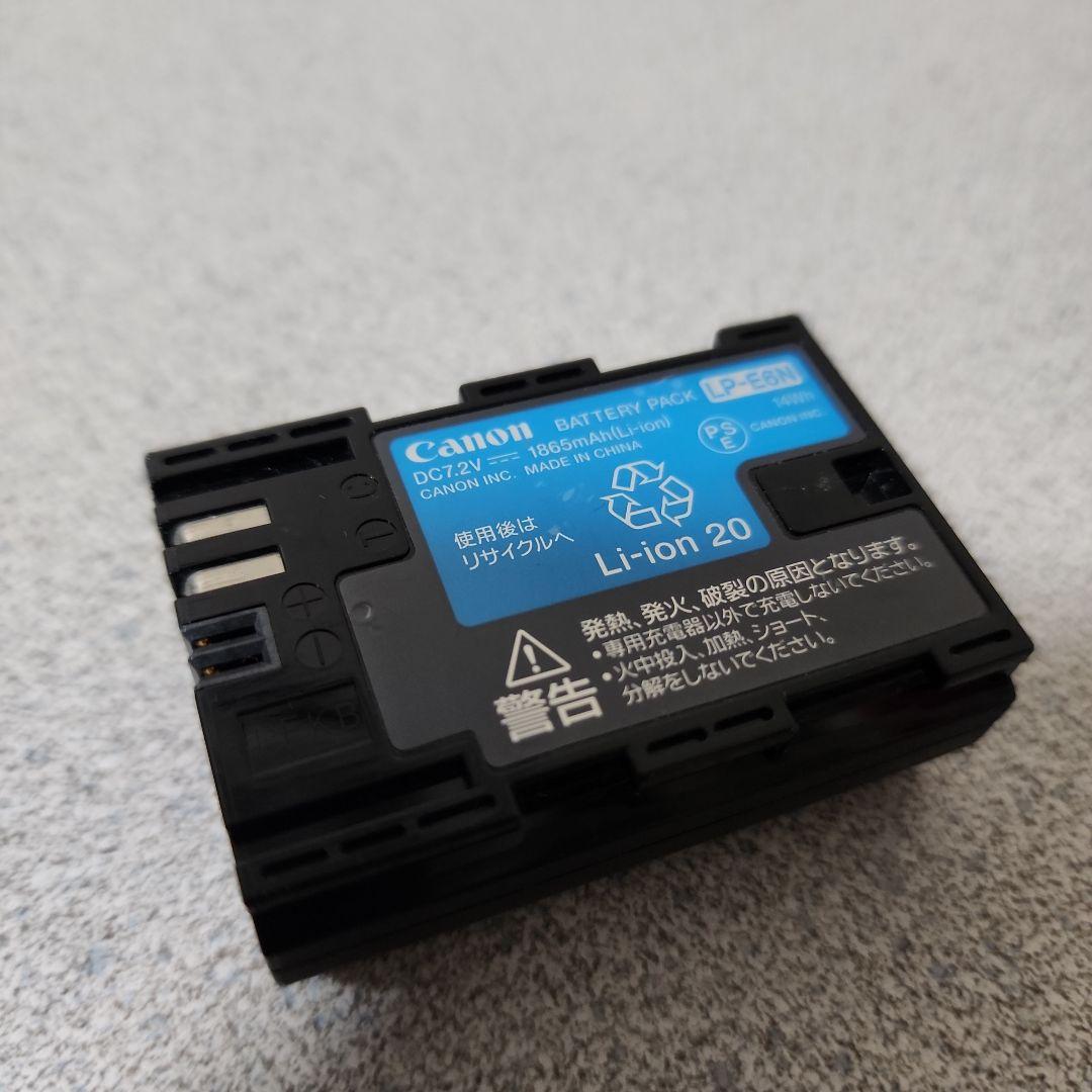 Canon EOS 7D Mark II 本体(おまけ:バッテリーグリップ)