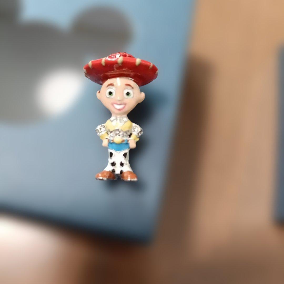 ディズニー スワロフスキー ® クリスタル　ジェシー ミニフィギュア トイ・ストーリー - ジェシー | Swarovski