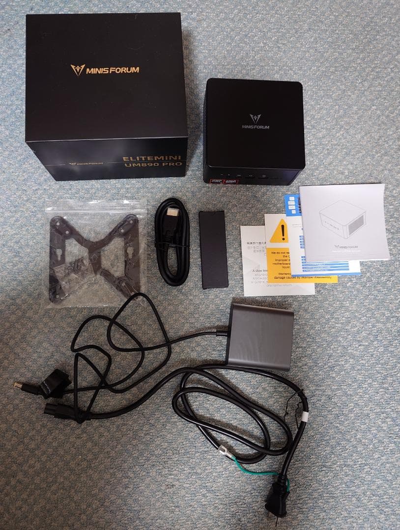 Minisforum UM890 Pro（Ryzen 9 8945HS 搭載）