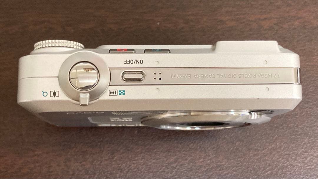 CASIO EXILIM EX-Z750 コンパクトデジタルカメラ　コンデジ