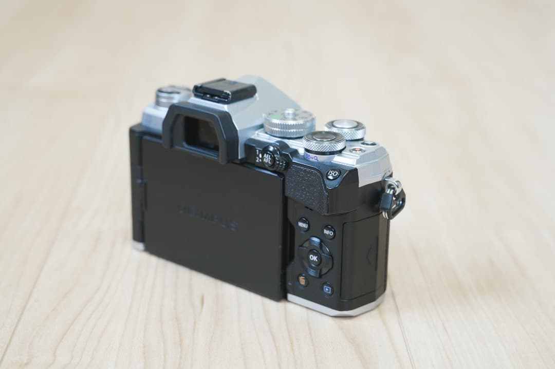 OLYMPUS OM-D E-M5 Mark III 本体ボディ バッテリー3個