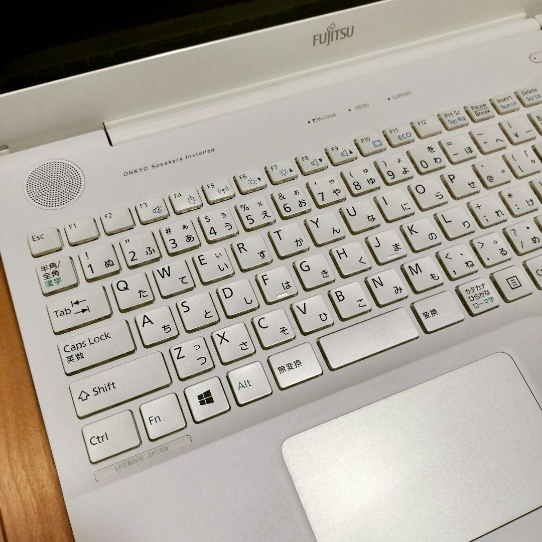 富士通 ノートPC Intel Core i7 ホワイト win10