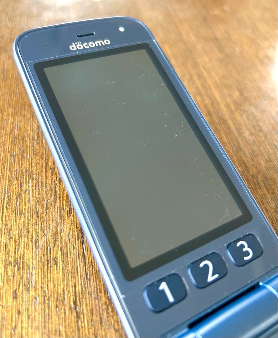 ドコモdocomo らくらくホン　F-01M ネイビー