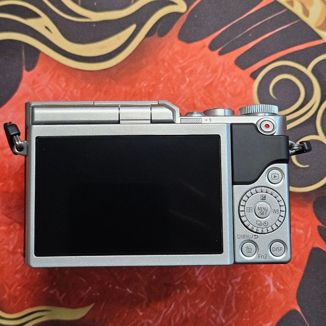 デジタルカメラ Panasonic Lumix GF9