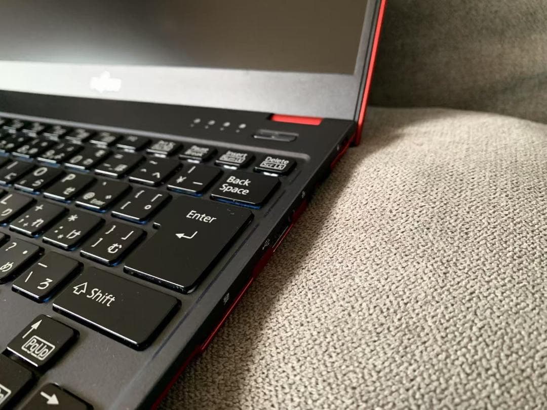 FUJITSU 第7世代 i5 Win10/8G/256GB SSD