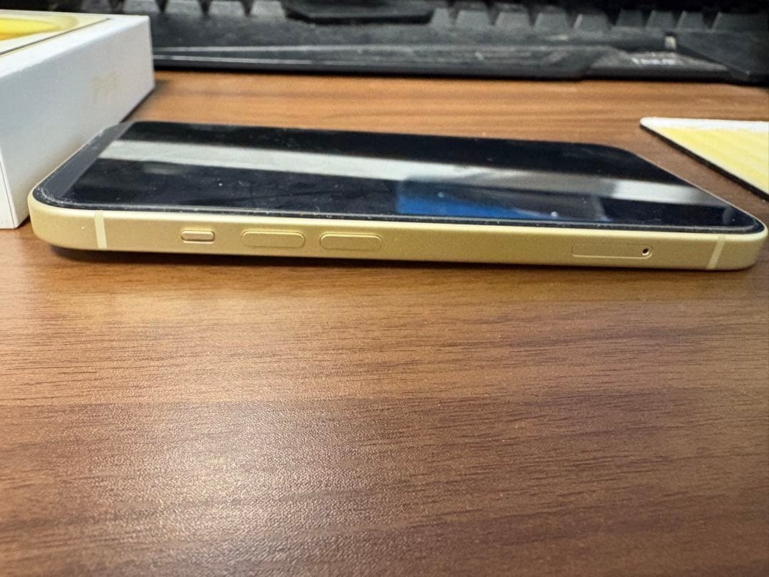 Y*7様 Apple iPhone15 イエロー　256GB 新品同様　保証残あ