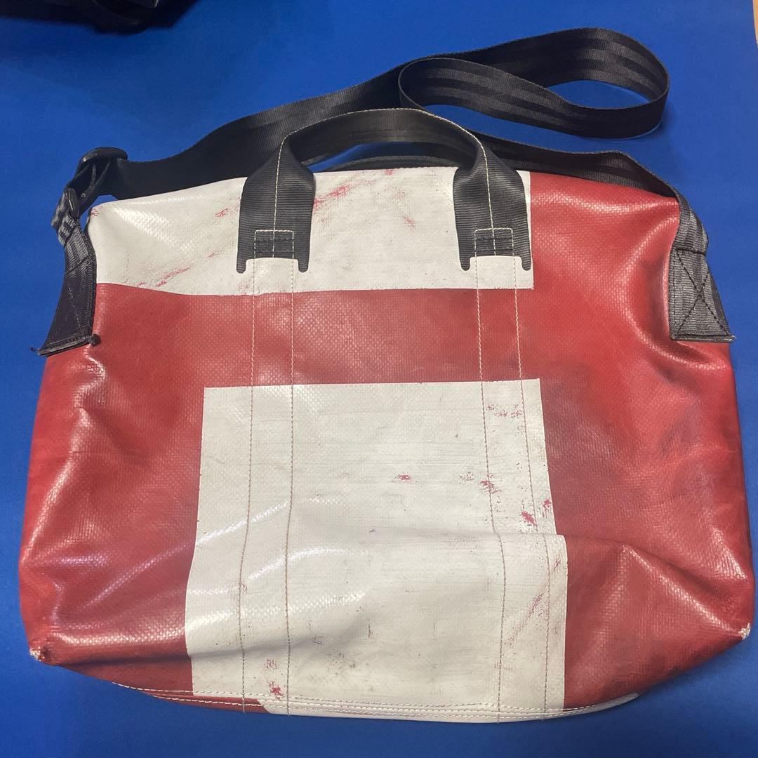 FREITAG ショルダーバッグ 赤白 - メルカリ