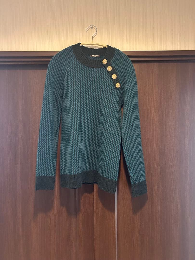 BALMAIN ボタン付きグリーンニットセーター　36 BALMAIN ボタン付きグリーンニットセーター 36