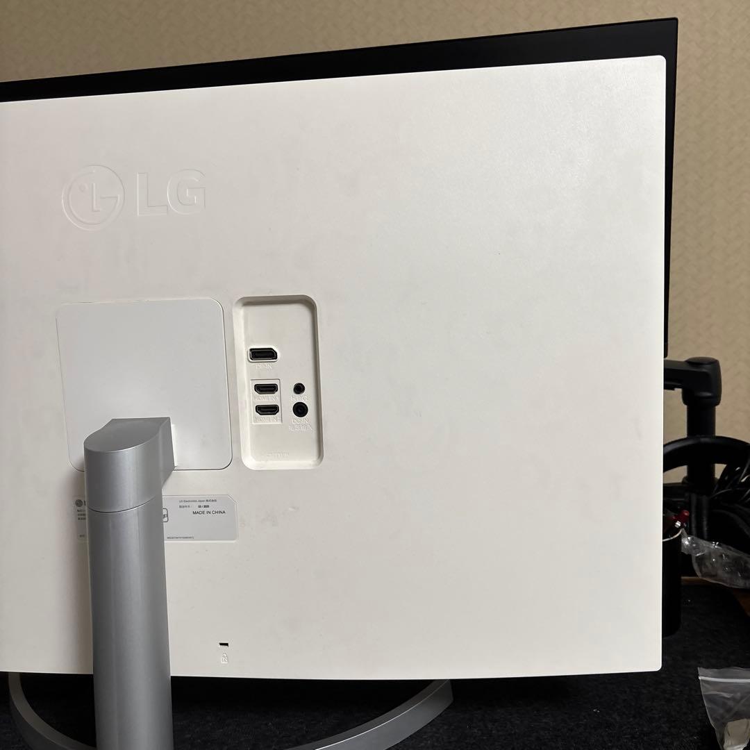 LG 32UN500-W 31.5インチ 4Kモニター 液晶　2023年製