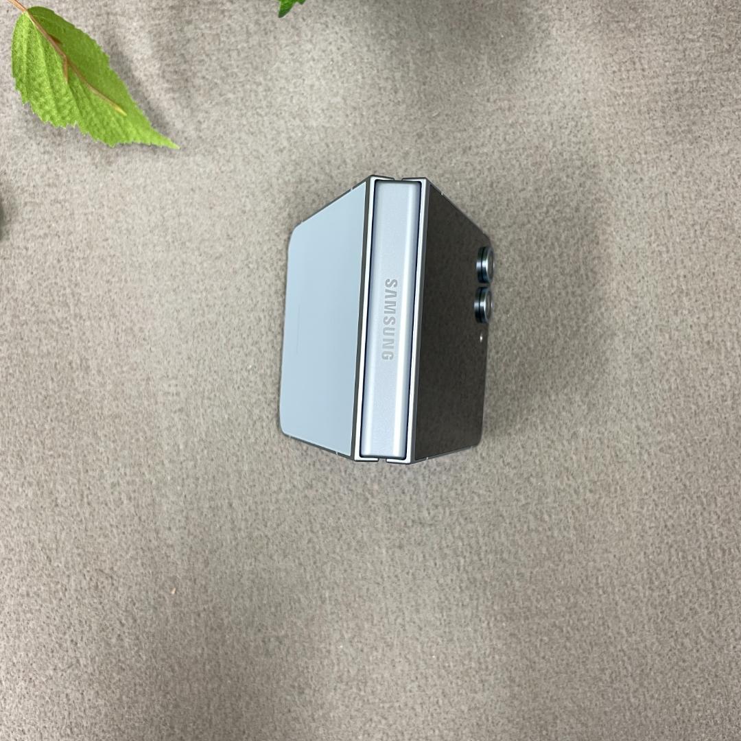 Galaxy Z Flip6 256GB ブルー 国内版SIMフリー 送料無料