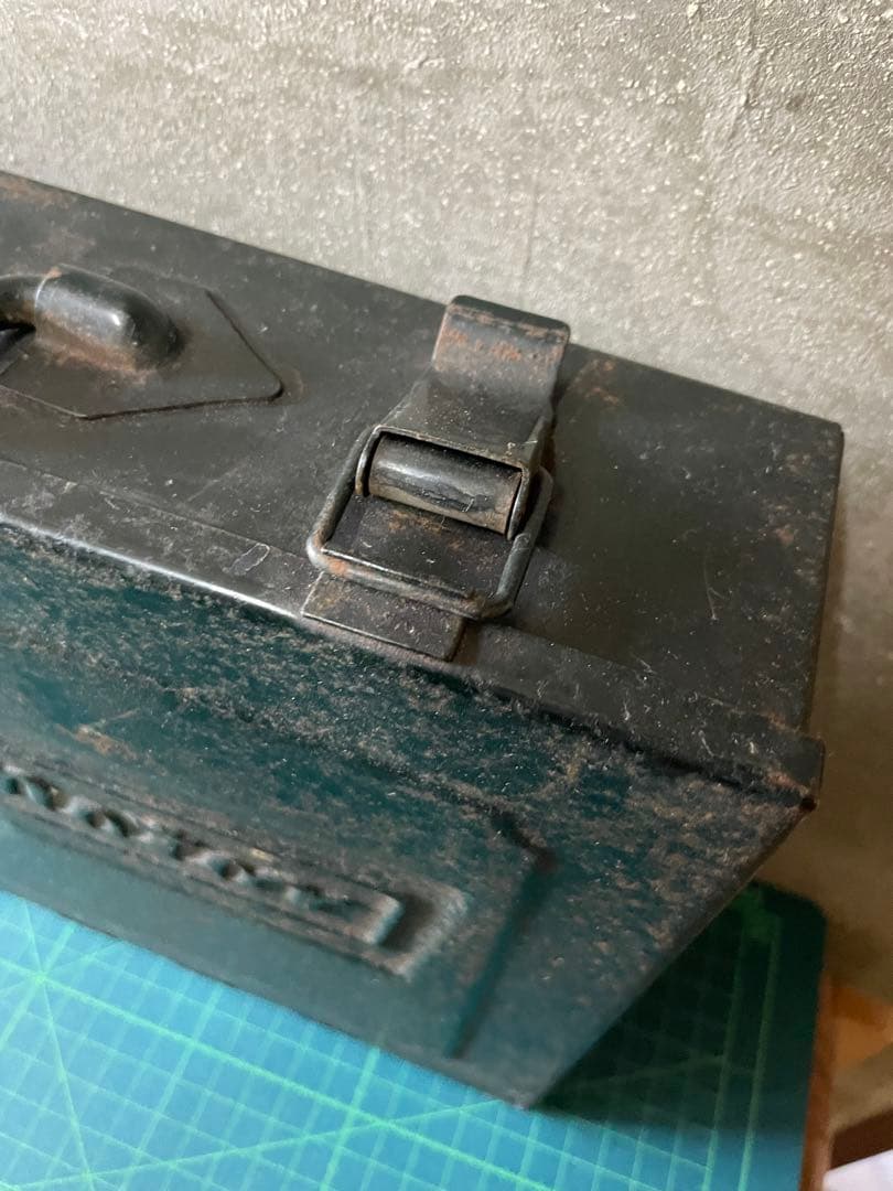 トヨタ 工具箱 レトロ 鉄製 レア【m543 toyota motor 道具箱】 - メルカリ