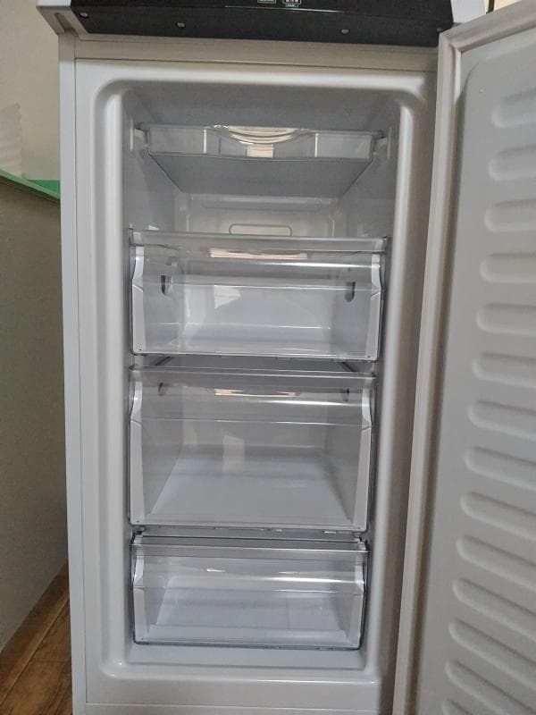 ハイアール冷蔵庫 102L　ノンフロン直冷式（仕切り板4枚つけます）