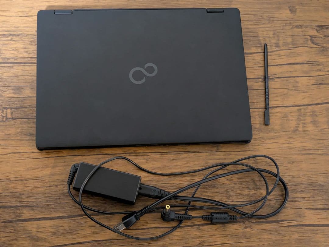 富士通 LIFEBOOK UH95/D3 i7-8565U 8GB FMVU75D2Rb.jpg