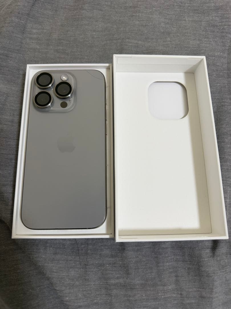 Apple iPhone 15 Pro ナチュラルチタニウム　256GB