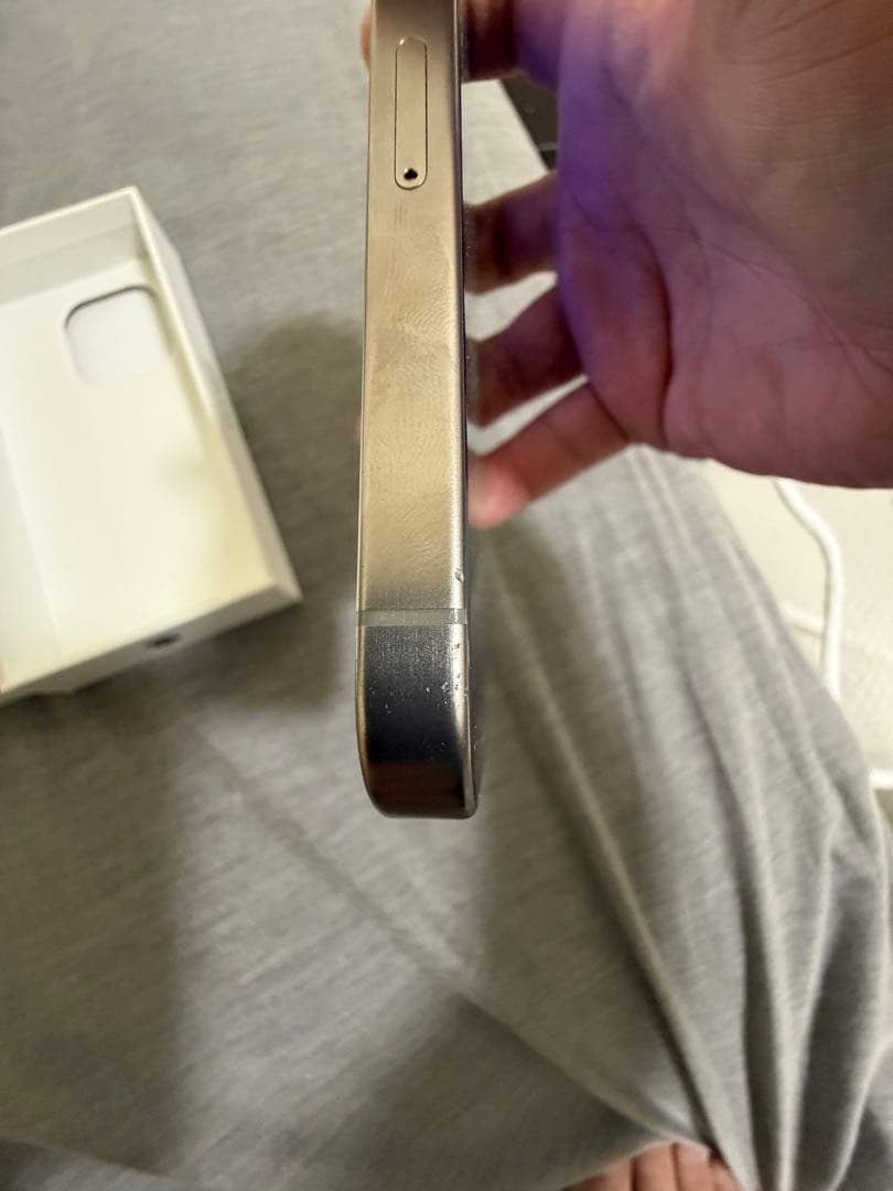 Apple iPhone 15 Pro ナチュラルチタニウム　256GB