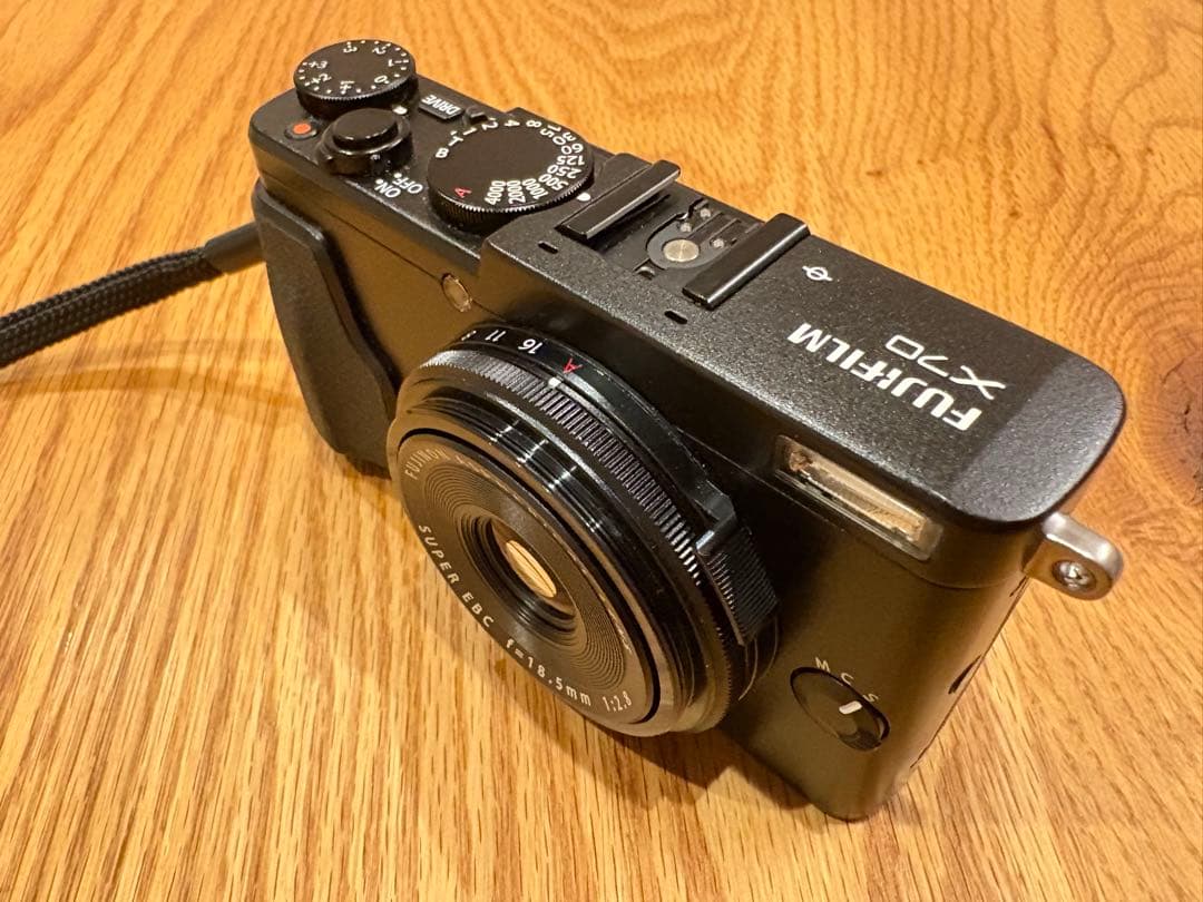 Fujifilm X70 コンパクトデジタルカメラ