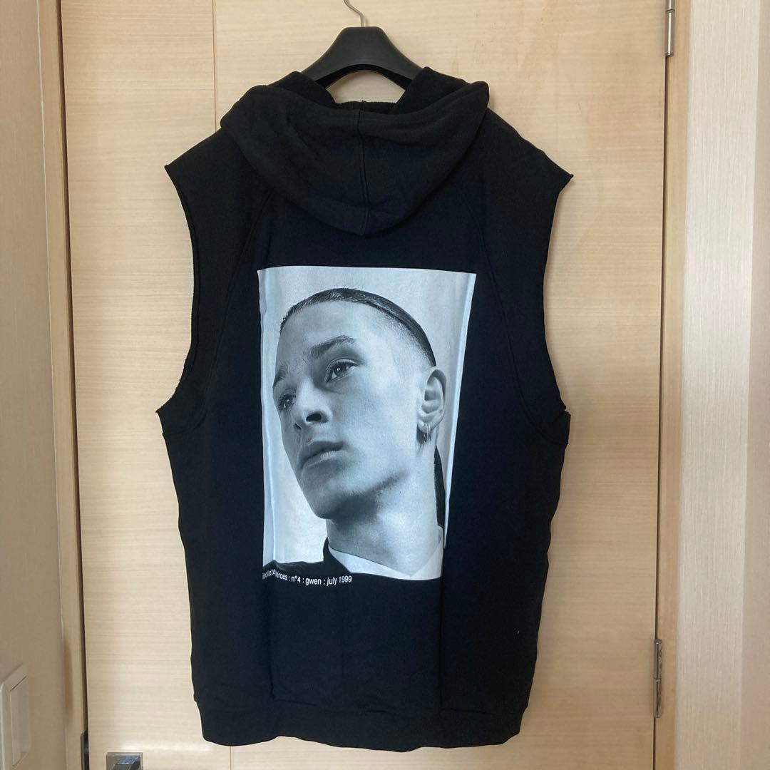 ラフシモンズ　ノースリーブ　パーカー ラフシモンズ RAF SIMONS Oversize hoody with isolated heroes print