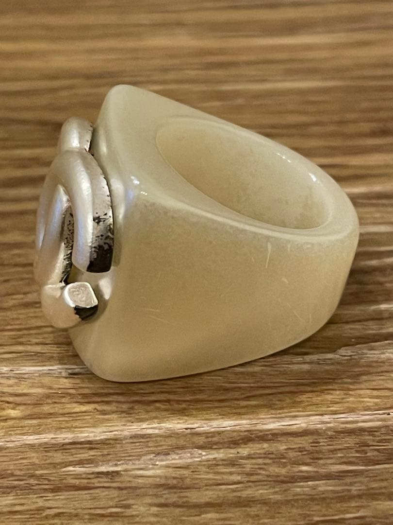 CHANEL シャネルプラスチックアイボリー ダブルCロゴ リング - メルカリ
